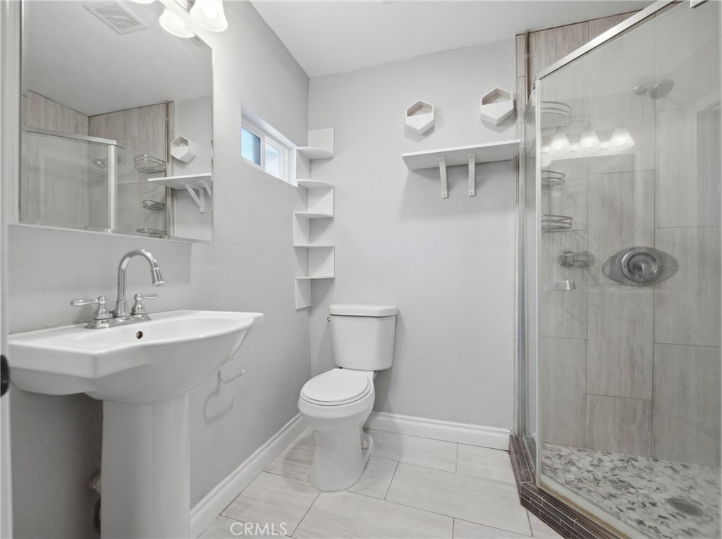 411 S Hewes St Property Photo 22