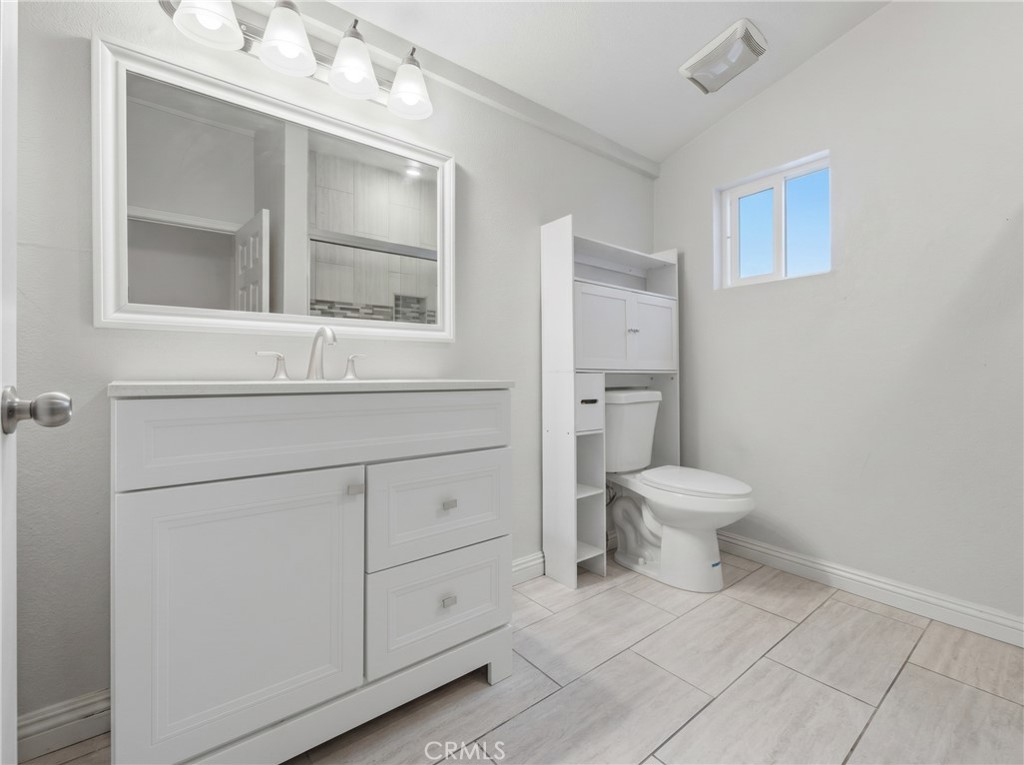 411 S Hewes St Property Photo 24