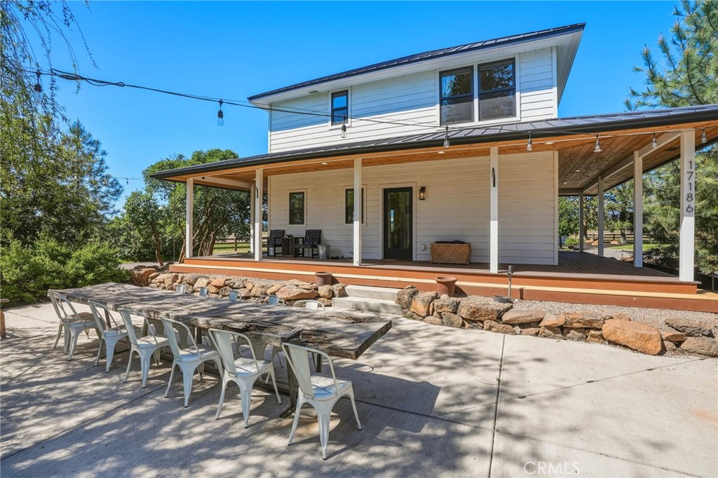 17186 Highway 126 Property Photo 2
