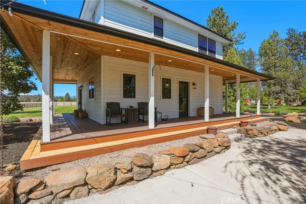 17186 Highway 126 Property Photo 3