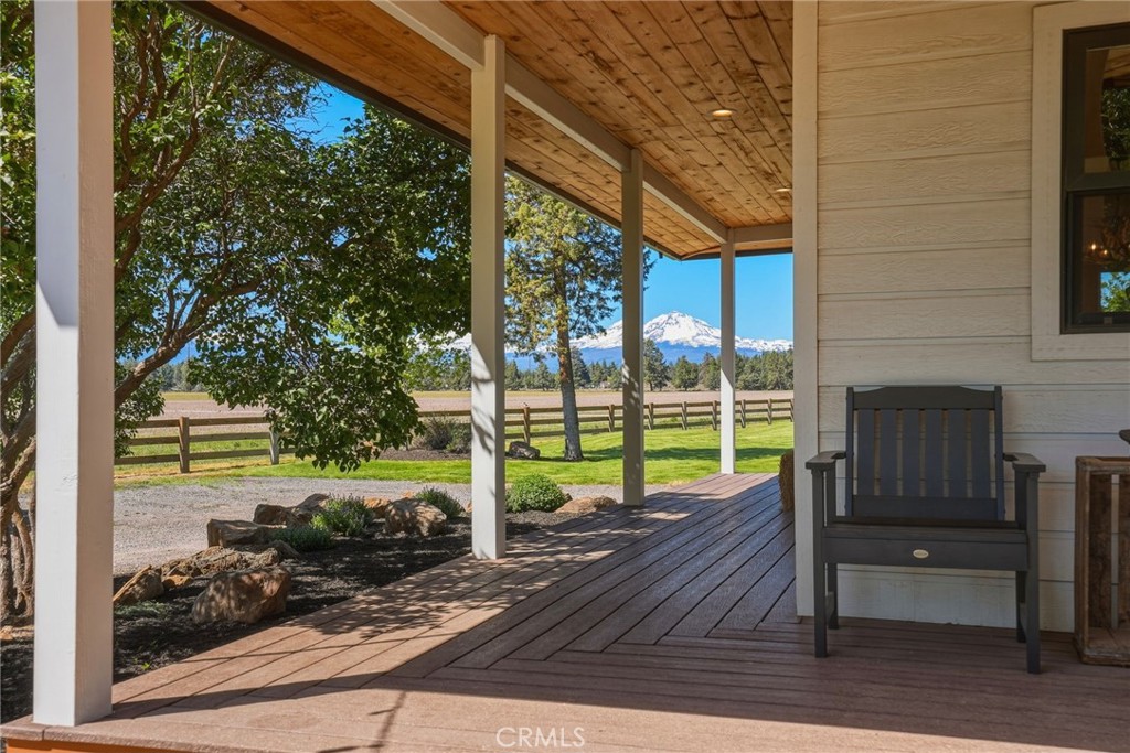 17186 Highway 126 Property Photo 4