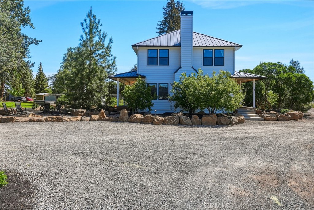 17186 Highway 126 Property Photo 9