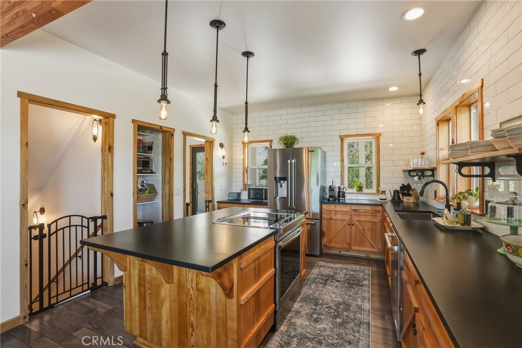 17186 Highway 126 Property Photo 15