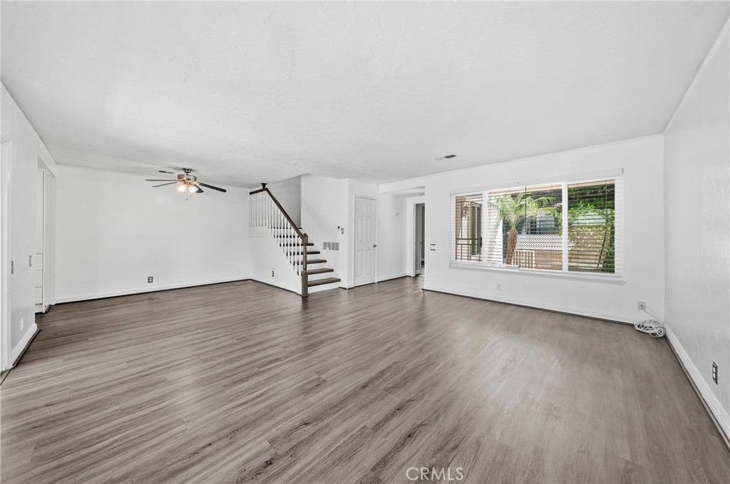 29616 Oakwood Ct Property Photo 6