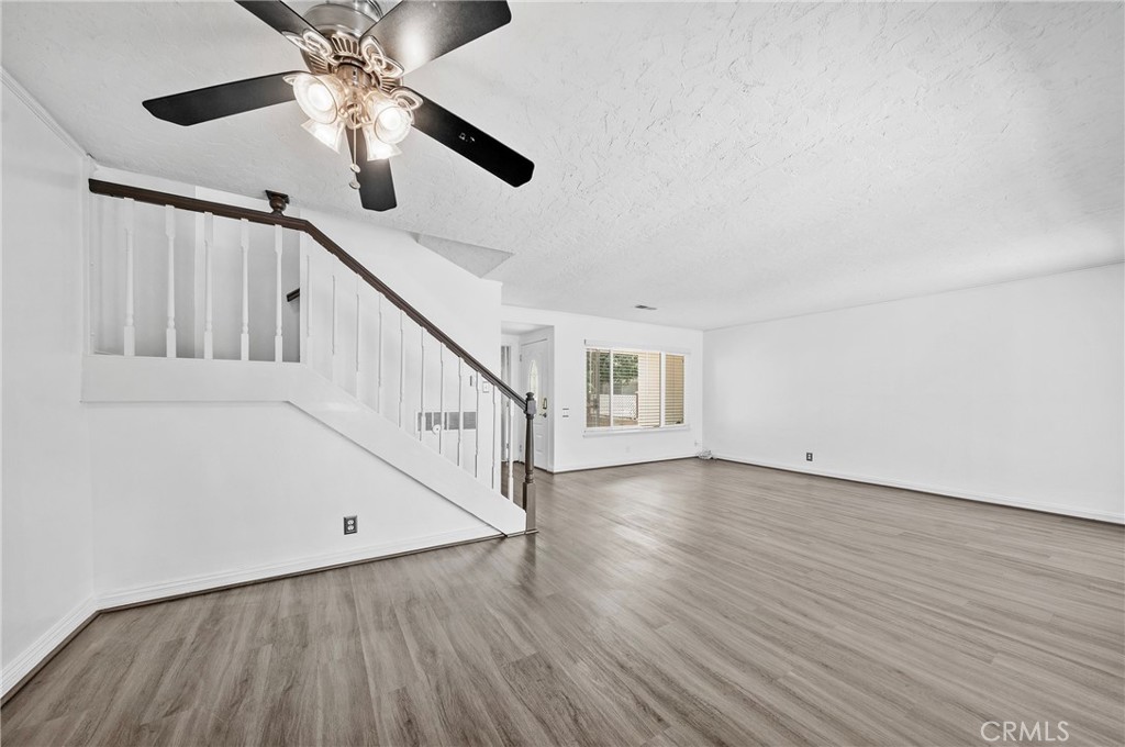 29616 Oakwood Ct Property Photo 8