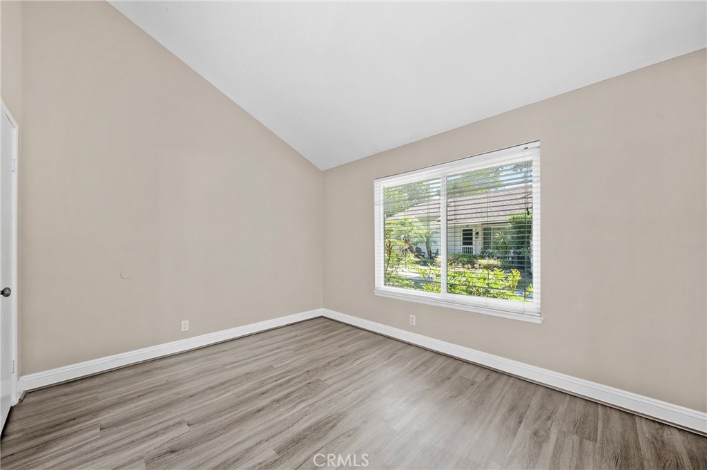 29616 Oakwood Ct Property Photo 10