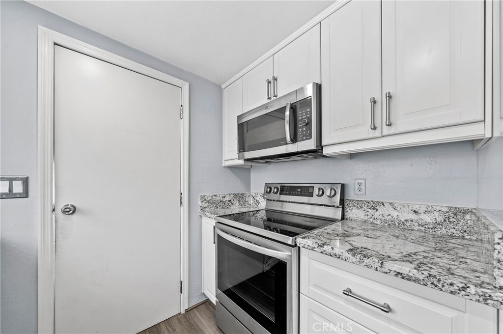 29616 Oakwood Ct Property Photo 25