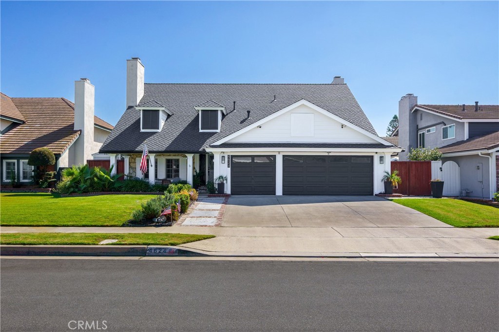 4624 E Blue Bird Avenue Property Photo 2