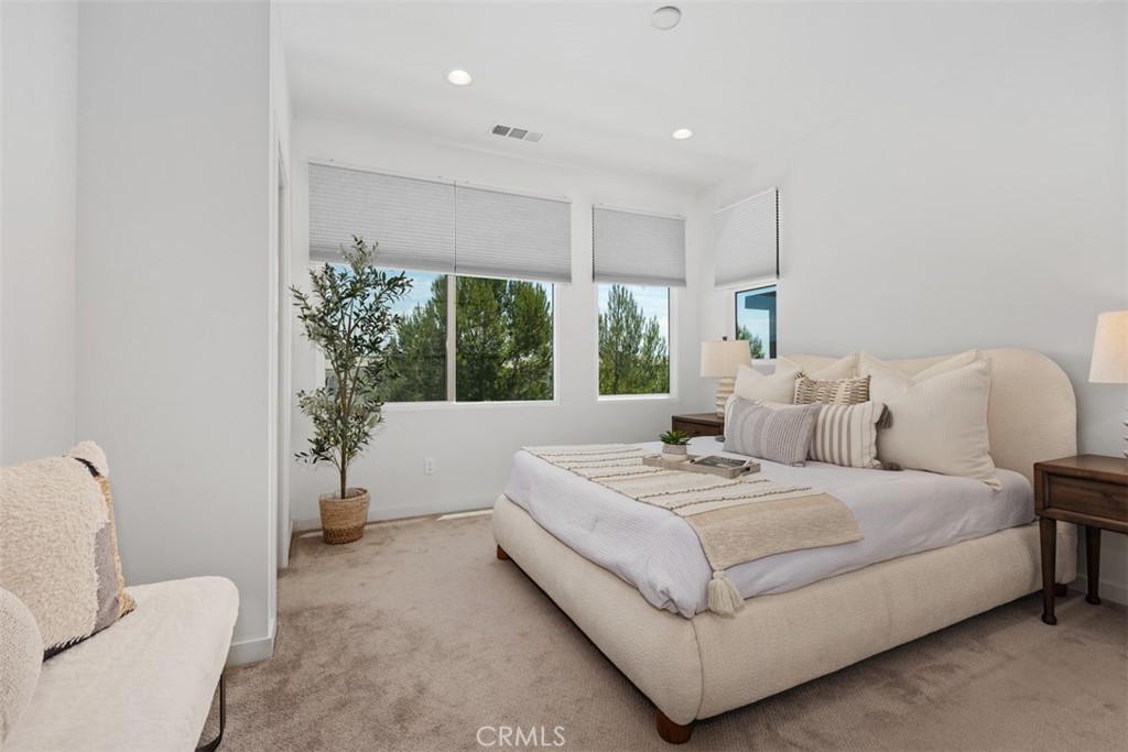 250 Novel Property Photo 12