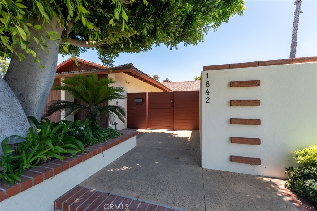 1842 Santiago Property Photo 7