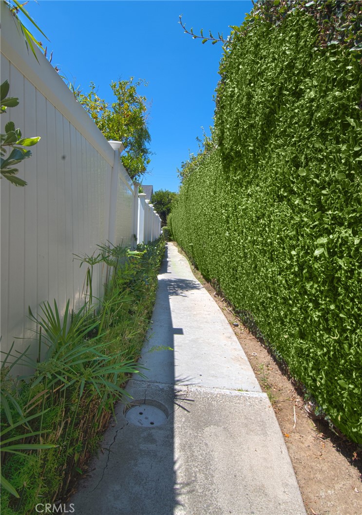 1042 Walnut Street D Property Photo 4