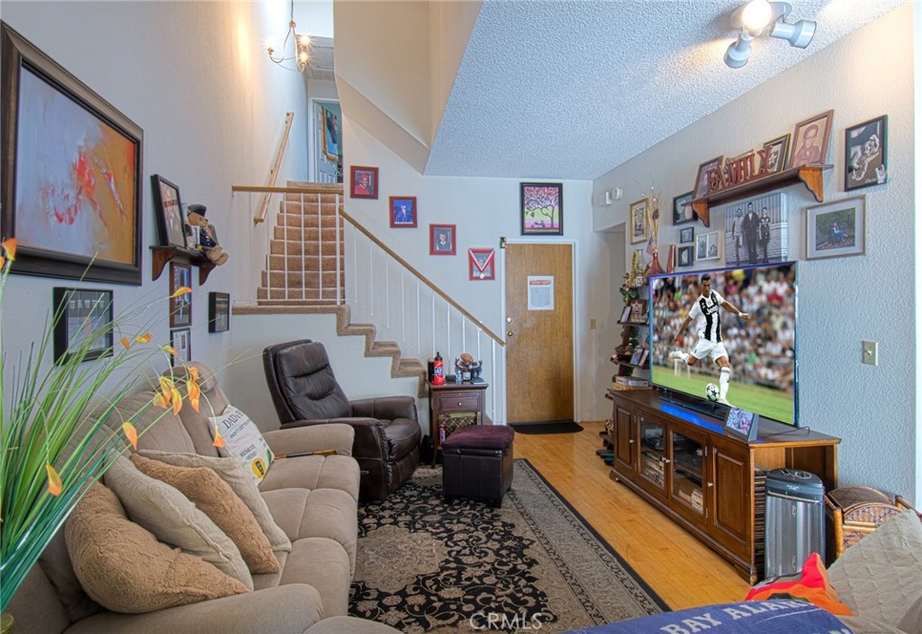 1042 Walnut Street D Property Photo 6