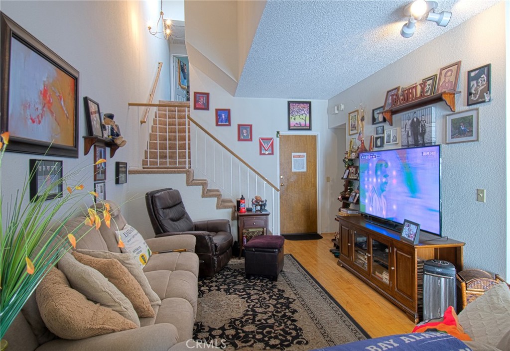 1042 Walnut Street D Property Photo 7
