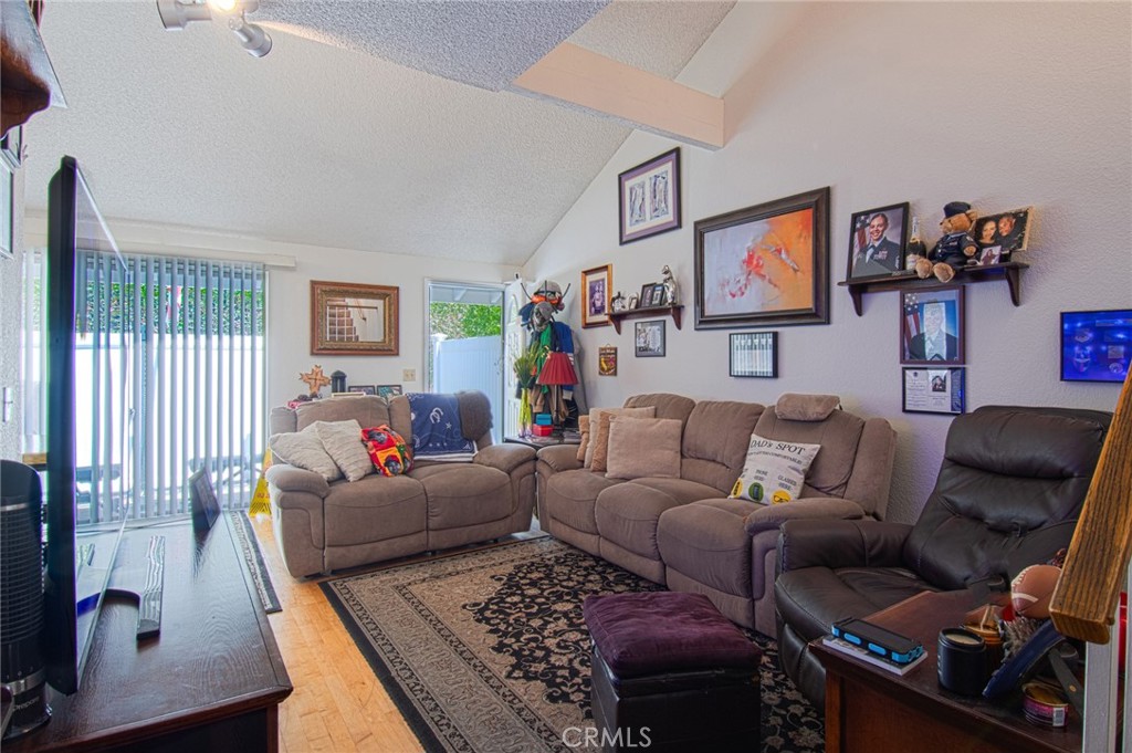 1042 Walnut Street D Property Photo 8