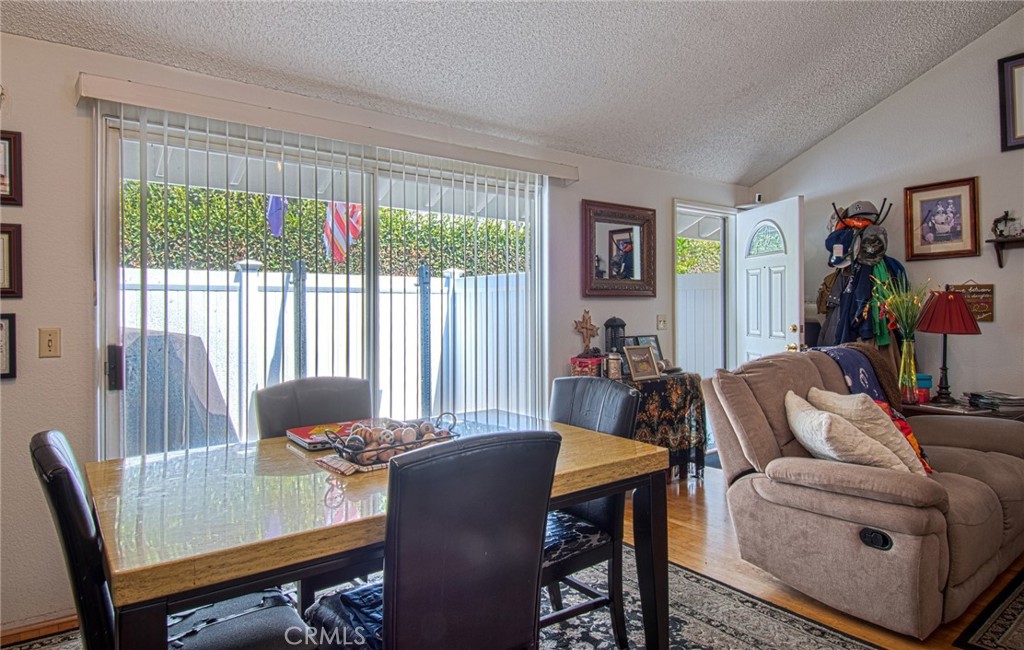 1042 Walnut Street D Property Photo 9