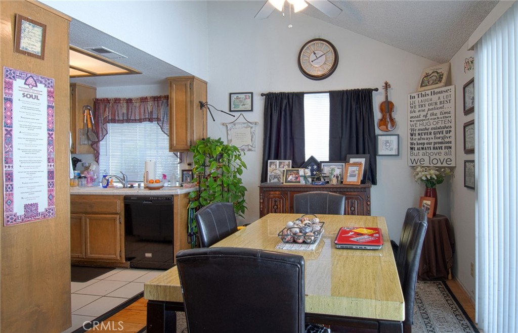 1042 Walnut Street D Property Photo 10