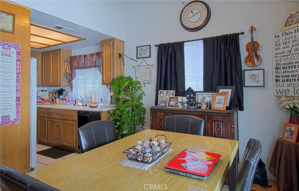 1042 Walnut Street D Property Photo 12