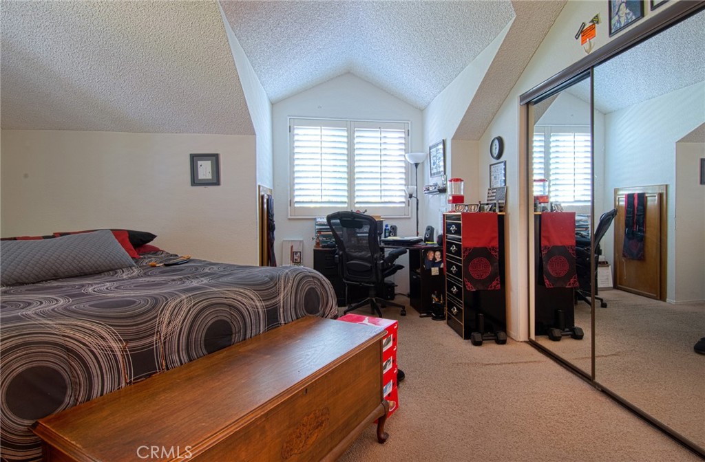 1042 Walnut Street D Property Photo 16