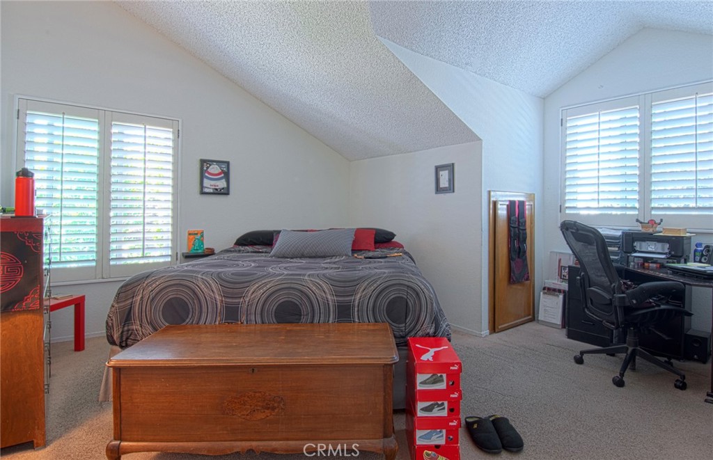 1042 Walnut Street D Property Photo 17