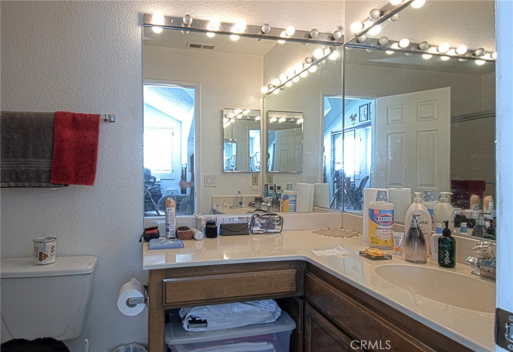 1042 Walnut Street D Property Photo 19