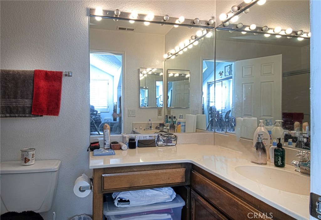 1042 Walnut Street D Property Photo 20