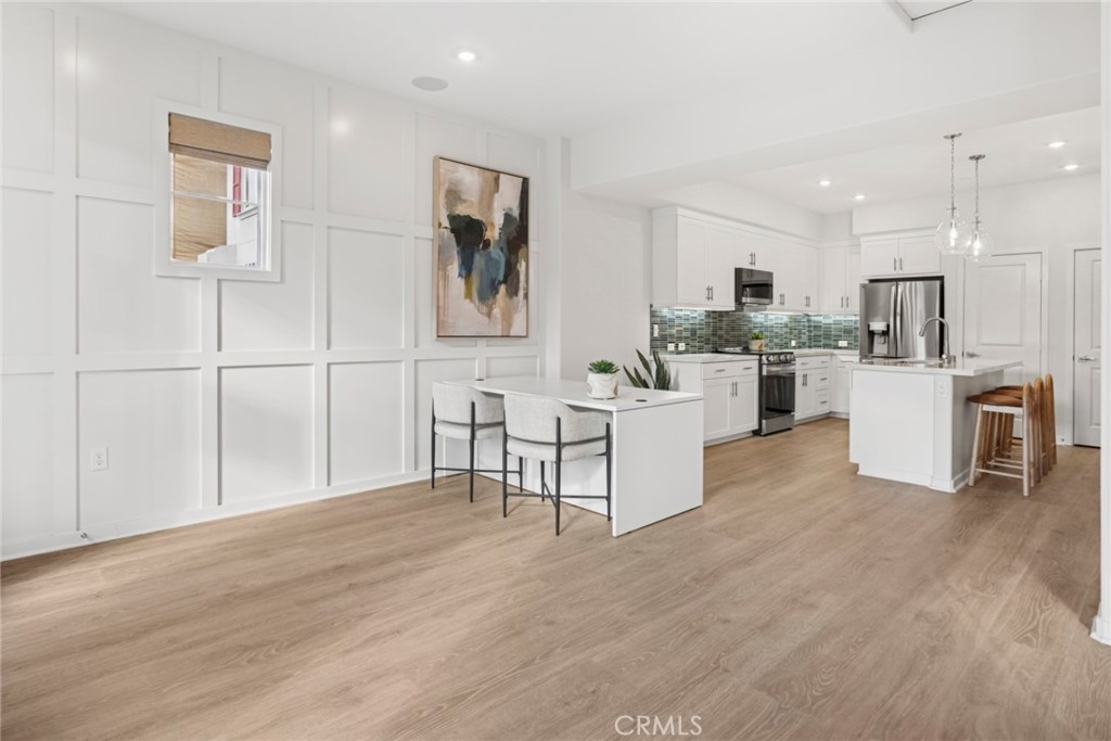 555 Gregory Way Property Photo 3