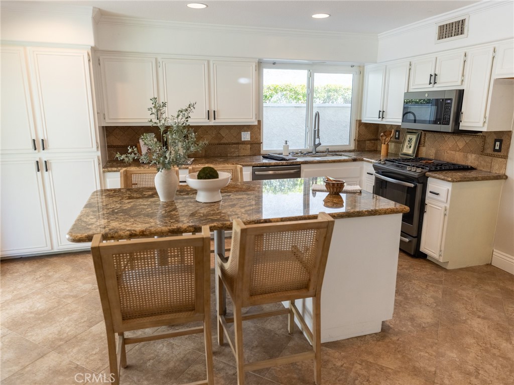 1055 S Silver Star Way Property Photo 6