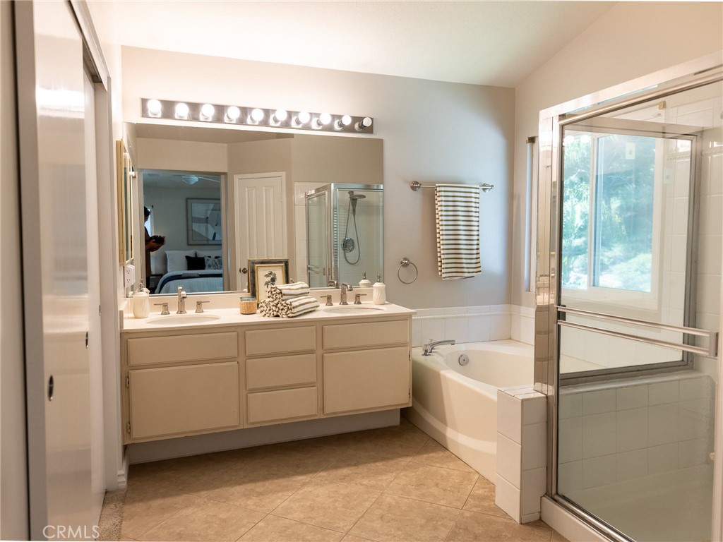 1055 S Silver Star Way Property Photo 11