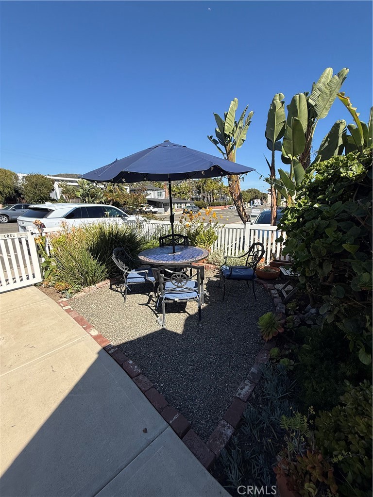 953 Glenneyre Property Photo 3