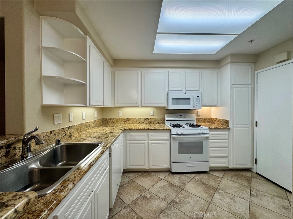 1003 Solvay Aisle Property Photo 15