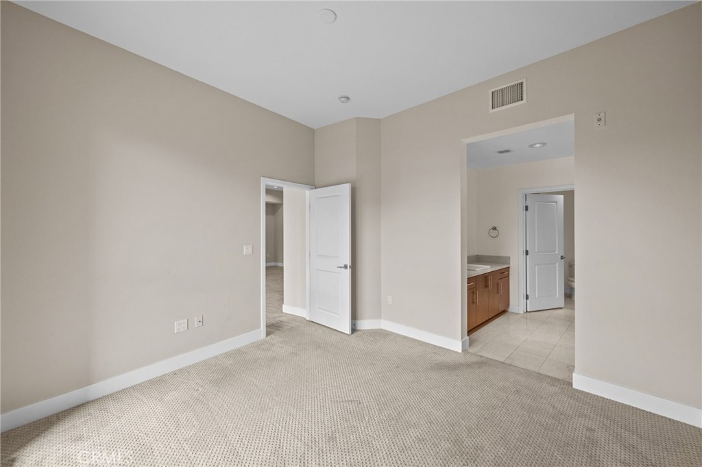 402 Rockefeller 305 Property Photo 13