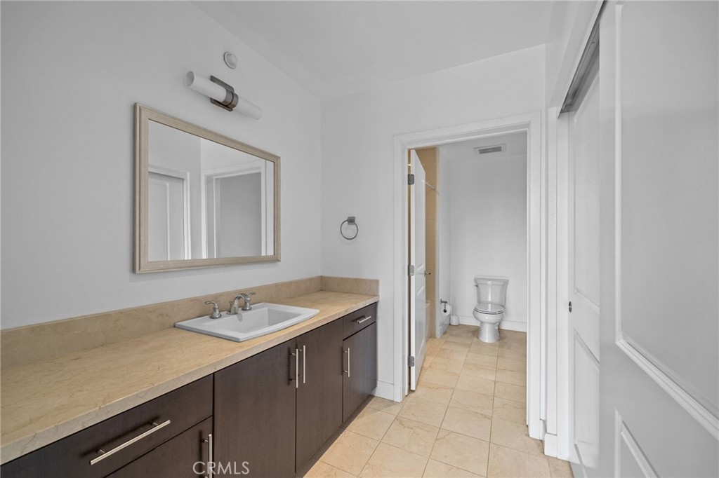 402 Rockefeller 305 Property Photo 15