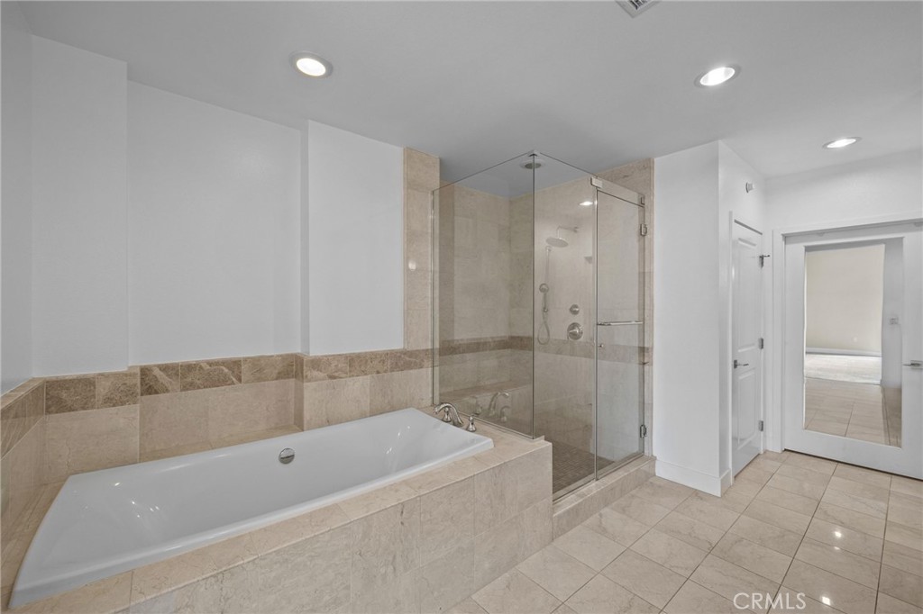 402 Rockefeller 305 Property Photo 20