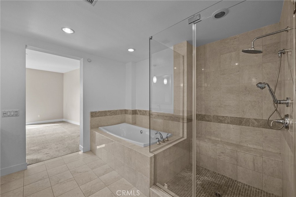 402 Rockefeller 305 Property Photo 21