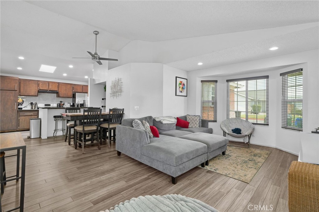 15957 Randall Property Photo 4