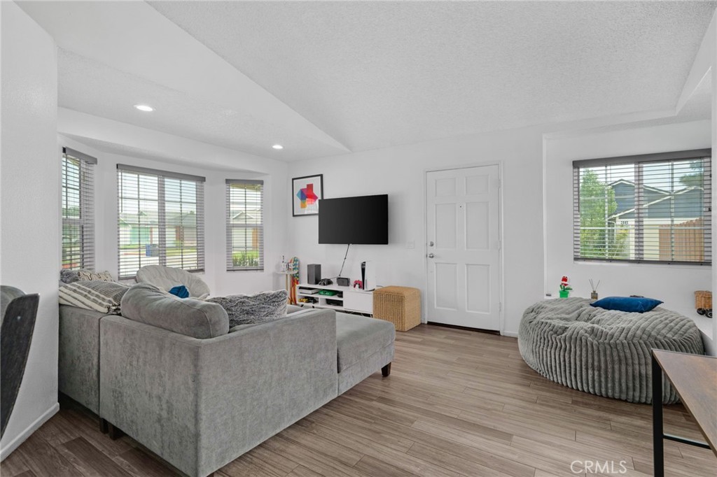 15957 Randall Property Photo 5