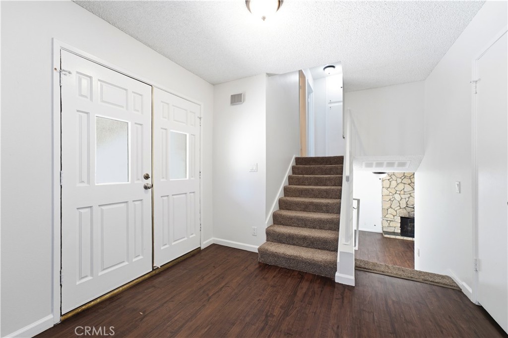26126 Friendly Valley Parkway Property Photo 4