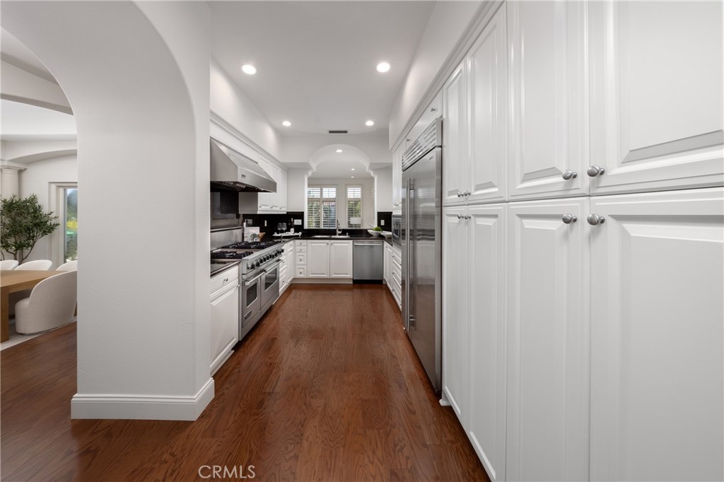 110 Sidney Bay Property Photo 11
