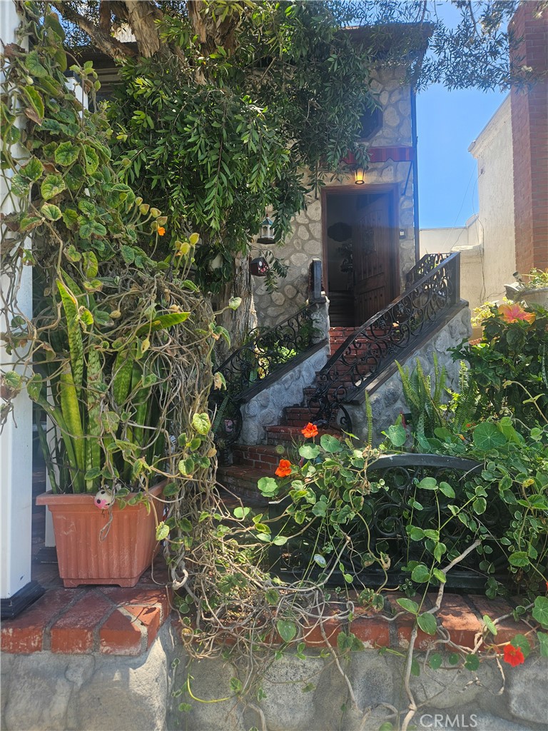 306 6th Property Photo 1