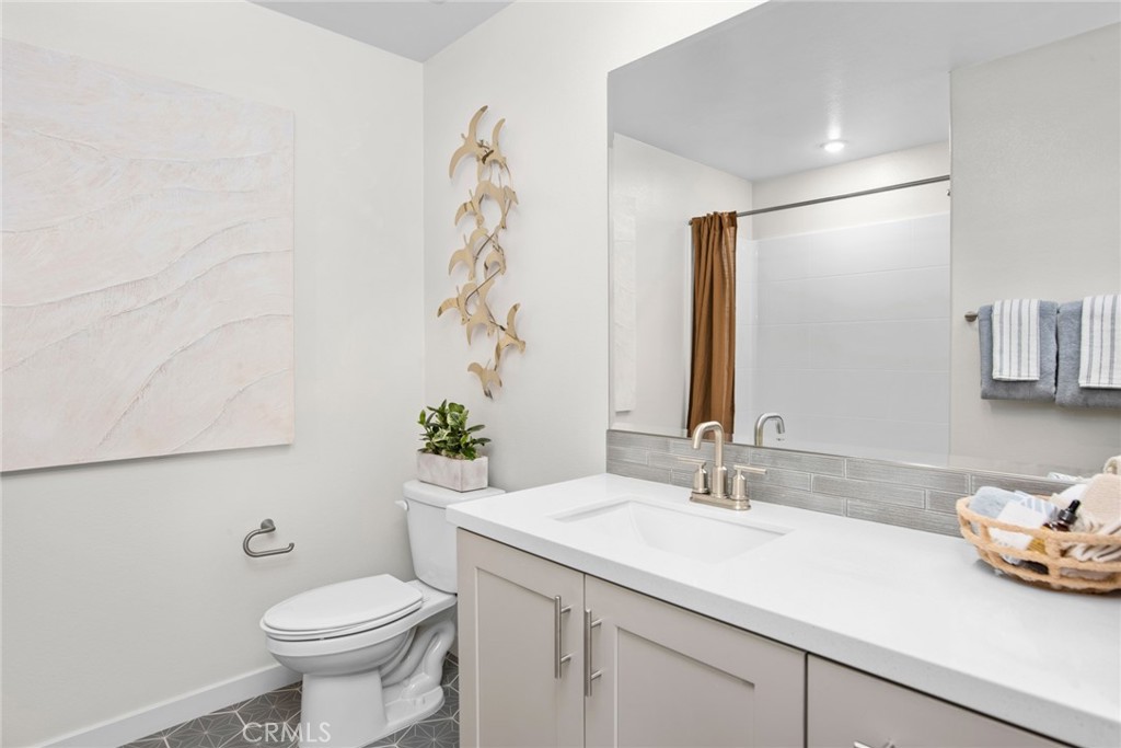 723 E Route 66 Property Photo 12