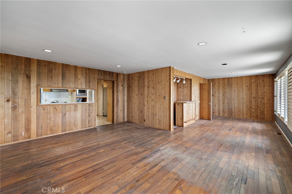 459 Hilledge Drive Property Photo 8