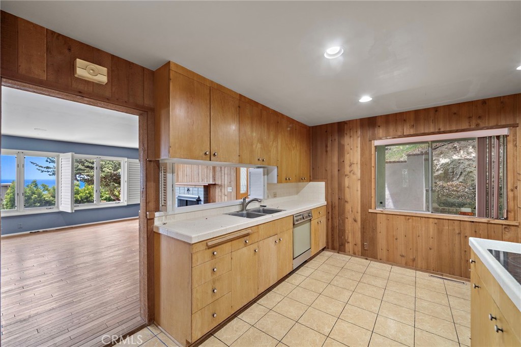 459 Hilledge Drive Property Photo 12