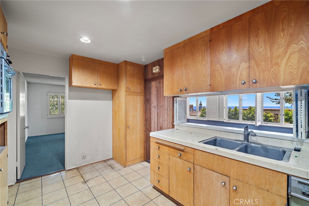 459 Hilledge Drive Property Photo 13