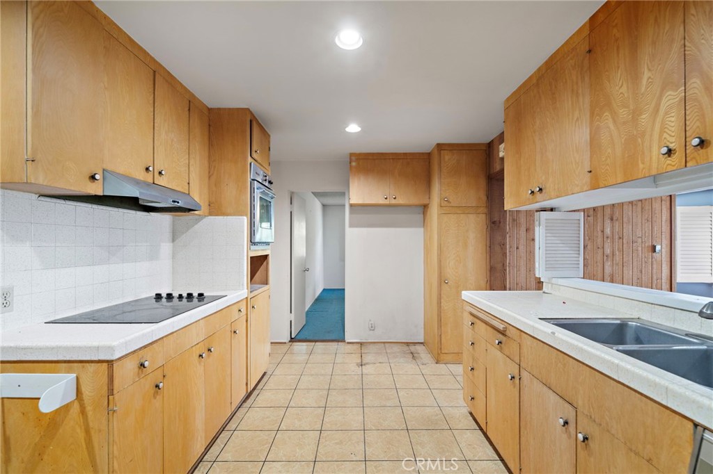 459 Hilledge Drive Property Photo 14