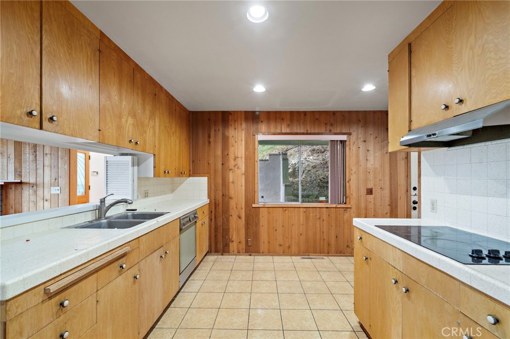 459 Hilledge Drive Property Photo 15