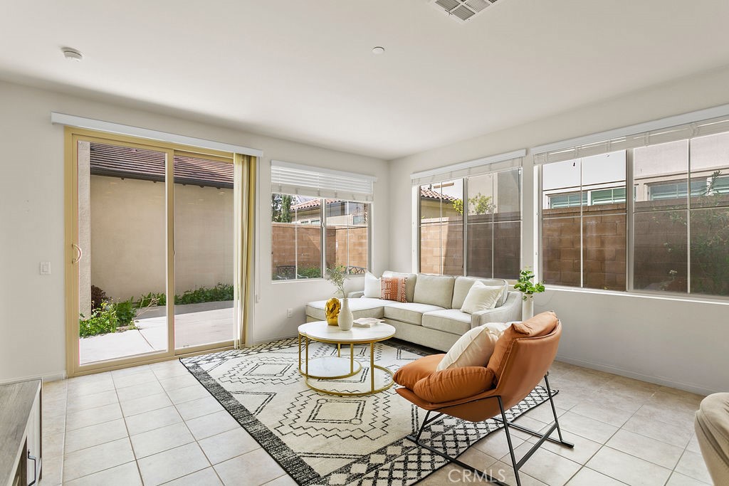 109 Bright Poppy Property Photo 5