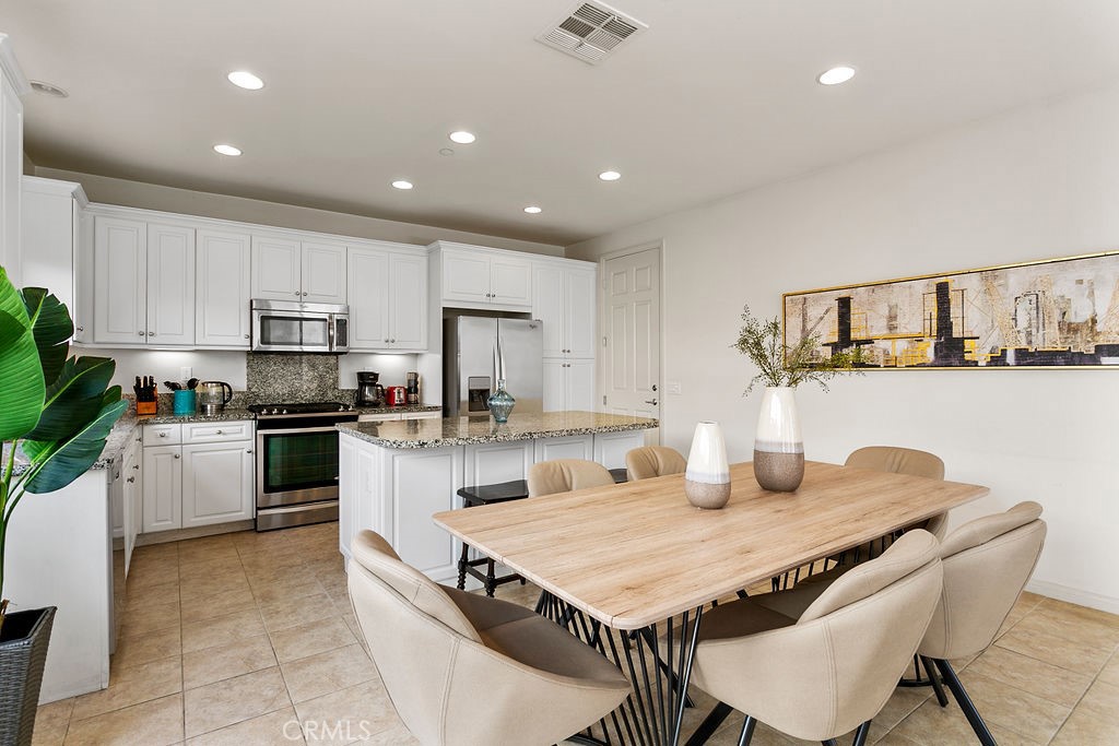 109 Bright Poppy Property Photo 6