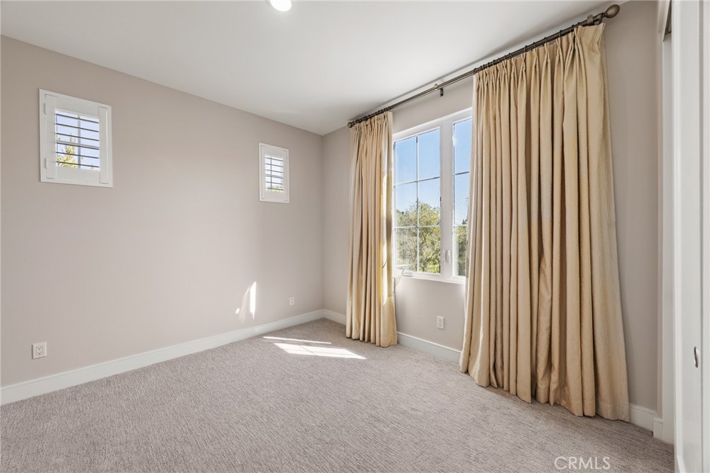 149 Winnett Property Photo 22
