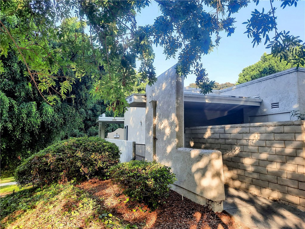 2233 Via Puerta N Property Photo 2