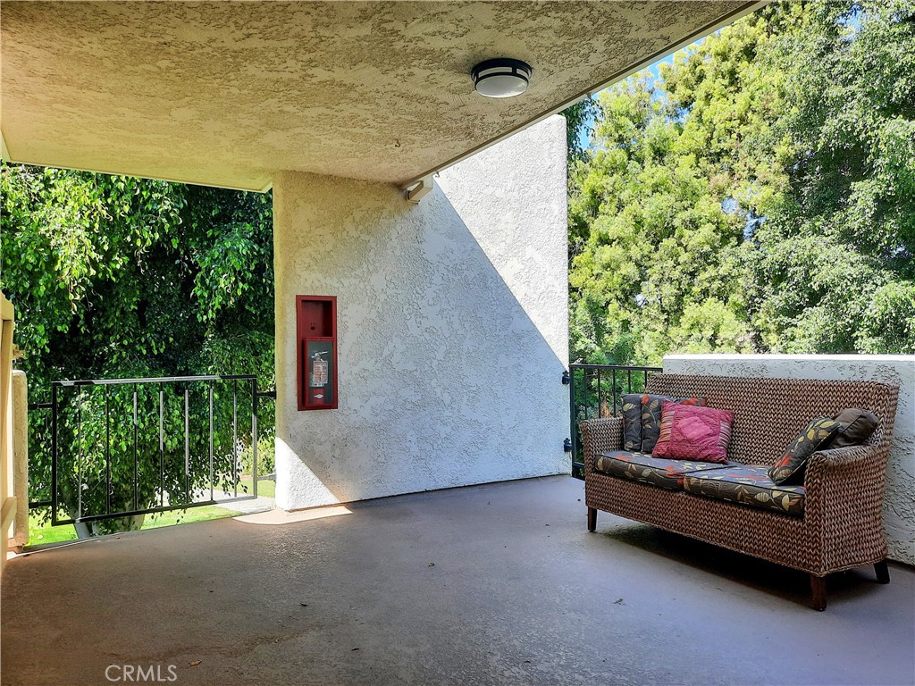 2233 Via Puerta N Property Photo 3